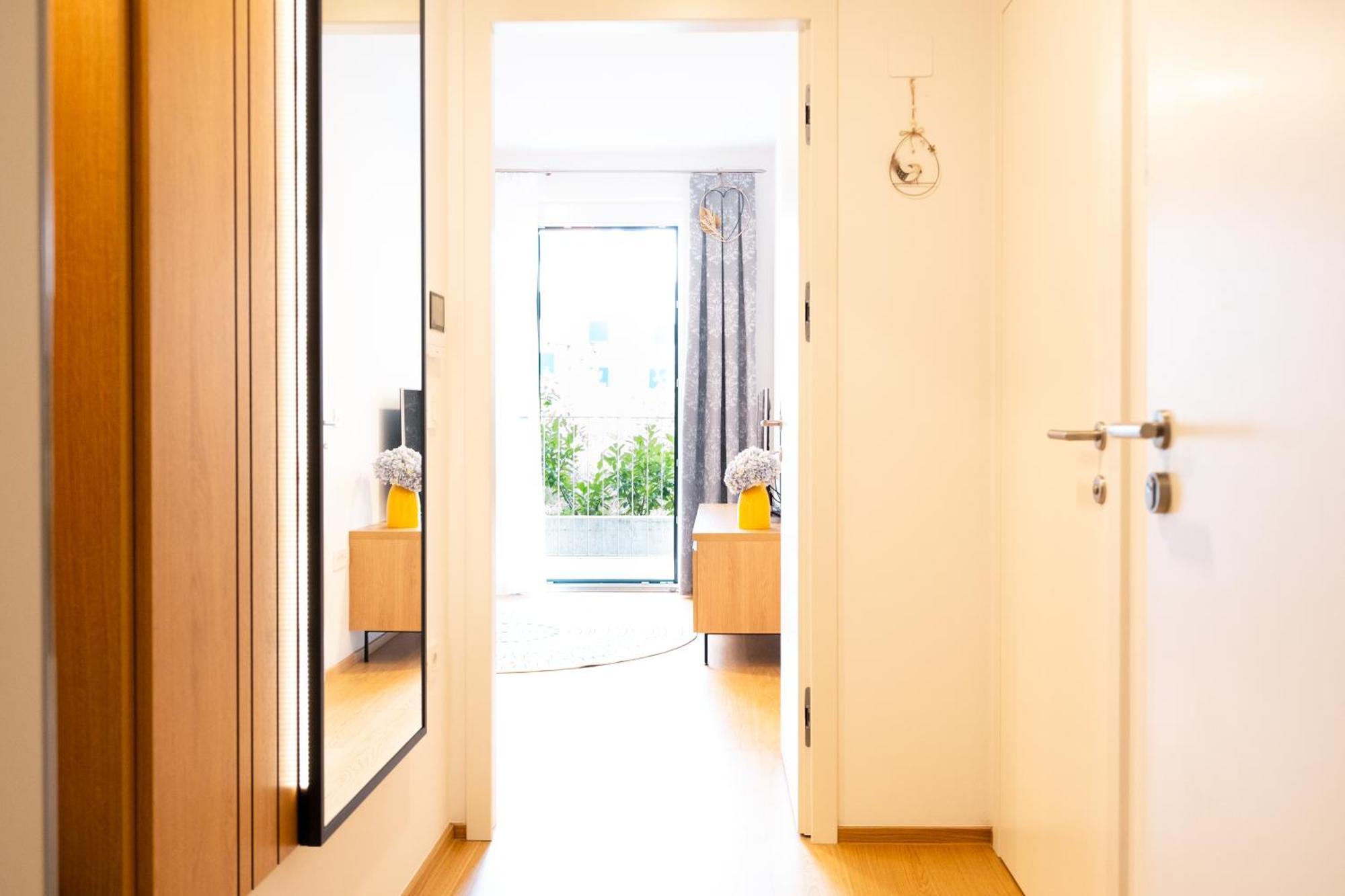 Masarykova Residence - Modern 1-Bedroom In City Center & Free Parking Ljubljana Bagian luar foto